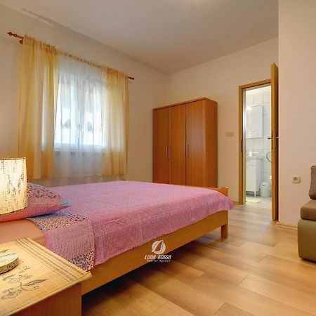 Apartment Mladenka พูลา ภายนอก รูปภาพ