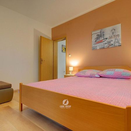 Apartment Mladenka พูลา ภายนอก รูปภาพ