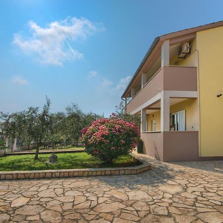Apartment Mladenka พูลา ภายนอก รูปภาพ