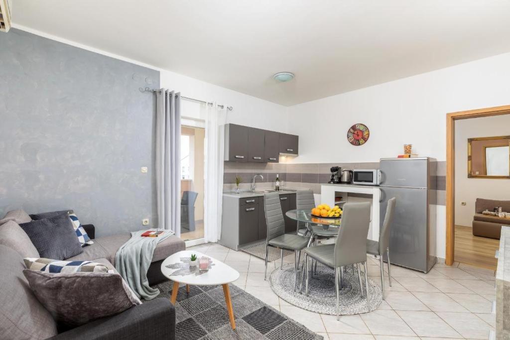 Apartment Mladenka พูลา ภายนอก รูปภาพ