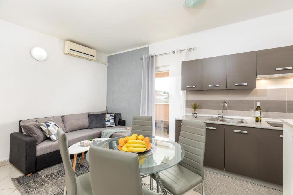 Apartment Mladenka พูลา ภายนอก รูปภาพ