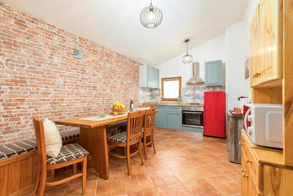Apartment Mladenka พูลา ภายนอก รูปภาพ