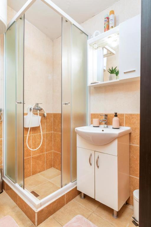 Apartment Mladenka พูลา ภายนอก รูปภาพ
