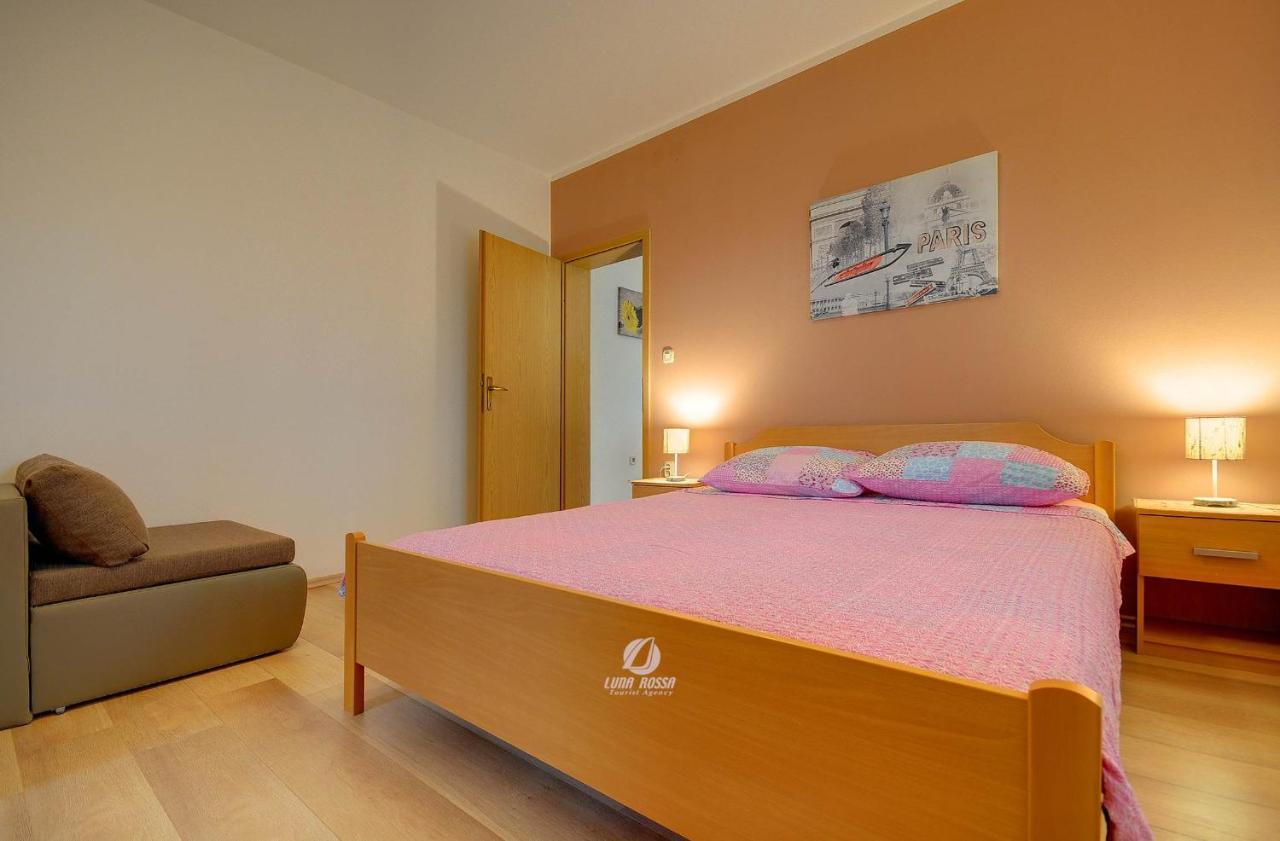 Apartment Mladenka พูลา ภายนอก รูปภาพ