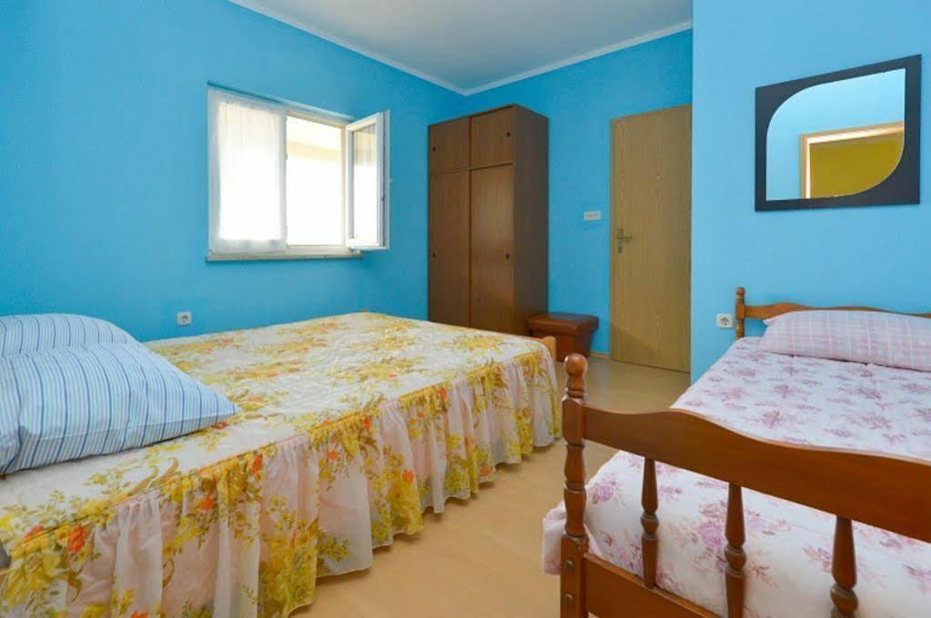 Apartment Mladenka พูลา ภายนอก รูปภาพ