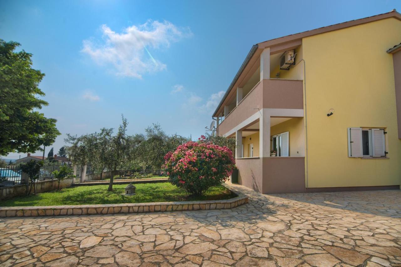 Apartment Mladenka พูลา ภายนอก รูปภาพ